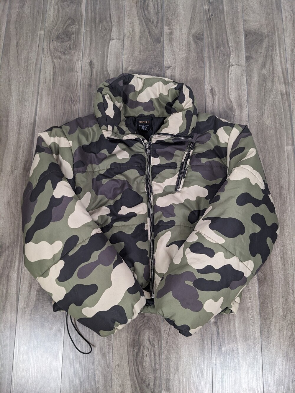 Forever 21 Contemporary Medium Cropped Camouflage Jacket Camo Puffy